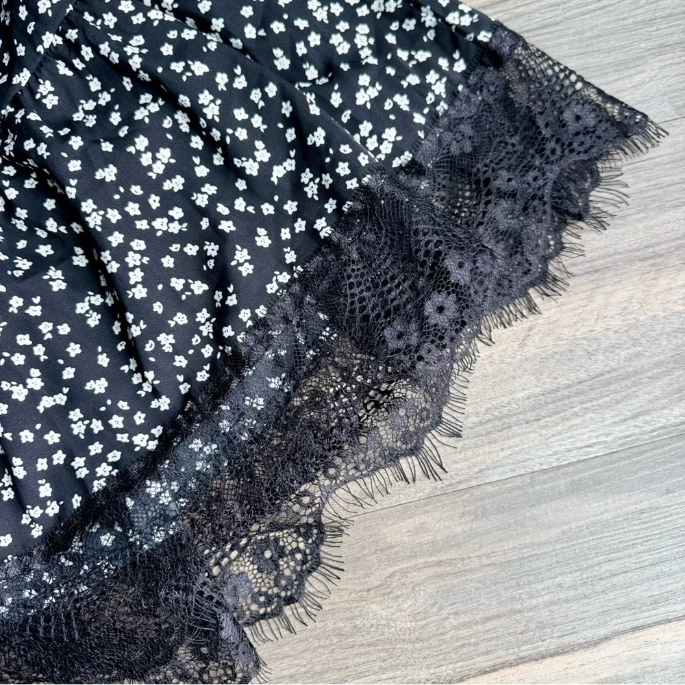 Feminine Floral‎ Long Sleeve Black White Dress Lace Hem Waist Tie Size US 4